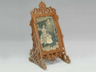 issues-ssw23-fretwork-photo-frame-lead