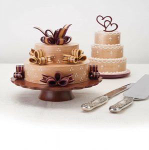Carole used compound-cut bows and a new product called Mudd to create tiered Cake Boxes (Summer 2015, Issue 59).